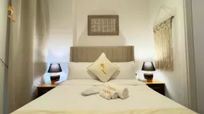 Stylish 2BR Apartment - Chic Urban Retreat - Image 2