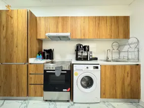 Stylish 2BR Apartment - Chic Urban Retreat - Image 3