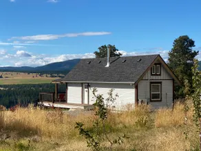 Mountain Farm Stay Cabin - Image 3