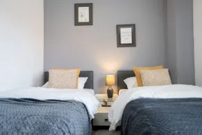 Stunning 3 bed House - Nr Kings Mill Hospital - 2 Parking Spaces, Wifi & Garden - Image 4