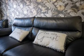 Stunning 3 bed House - Nr Kings Mill Hospital - 2 Parking Spaces, Wifi & Garden - Image 5