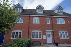 Stunning 3 bed House - Nr Kings Mill Hospital - 2 Parking Spaces, Wifi & Garden - Image 3