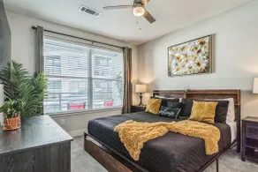 Walk to Braves, King bed, Mercedes Benz Stadium - Image 2