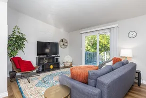 Beautiful 2 BR, Pets Welcome! - Image 2