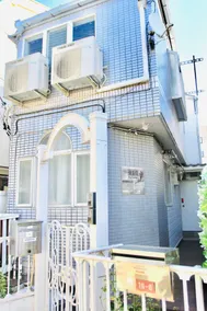 This new tenement house is located in a quiet residential area. The location is a 4-minute walk from Koenji Station. - Image 3