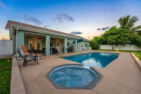 TIKI BLUE TWO: Walk to Beach. Hot Tub+Heated Pool - Image 5