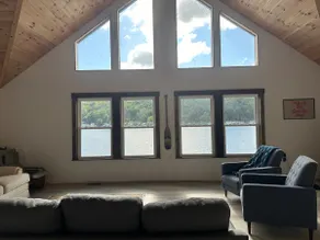 Spacious Lakefront Retreat - Image 2
