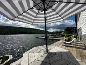 Spacious Lakefront Retreat - Image 5