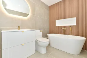 Modern House in Tonbridge Town Centre Sleeps 12 - Image 3