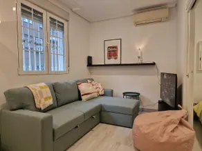 Entire apartment in the Ventas area - Image 2