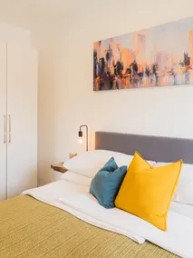 Riverside Executive Apartment with river view - Image 4