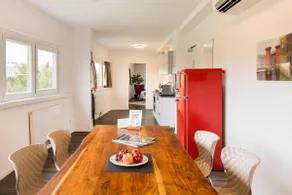 Riverside Executive Apartment with river view - Image 2
