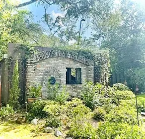 Beautiful Historic Home Downtown - Image 2