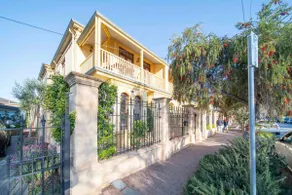 Cozy holiday home 5 mins walk to beach in Glenelg - Image 2