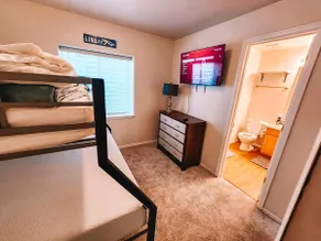 Palmer Lake AF Academy Pet Friendly King Bed 4 TVs - Image 5