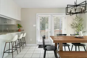 3 bedroom house in Lake Forest - Image 2