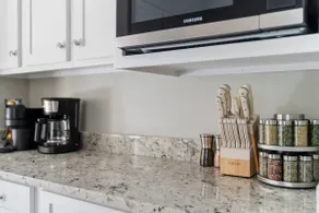 3 bedroom house in Lake Forest - Image 4