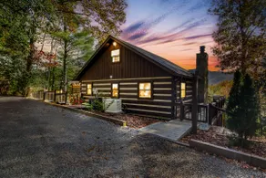 Couple’s Escape Mtn Views • Hot Tub • Cozy Firepit - Image 5