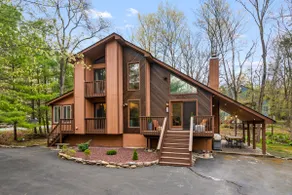 Poconos Lodge: Family Adventure! - Image 3