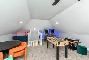 Mins to DT & Lucas Oil! Hot Tub +Arcades/Game Room - Image 4