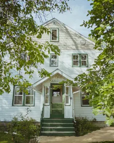 Renovated Historic 8-Bed Retreat - Image 2
