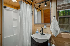 Owl's Nest Hot Tub Hideaway for Nature Lovers - Image 5