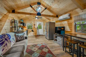 Owl's Nest Hot Tub Hideaway for Nature Lovers - Image 3