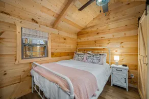 Owl's Nest Hot Tub Hideaway for Nature Lovers - Image 4