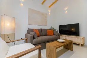 Mediterranean-style home - Image 3