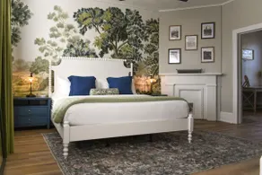 Foxy home, off-street parking, new remodel! - Image 3