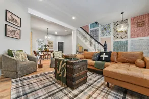 Foxy home, off-street parking, new remodel! - Image 2