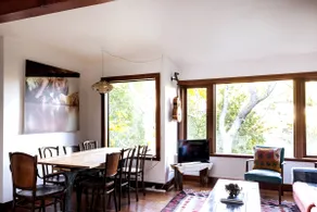 Artist-designed home in the trees - Image 2