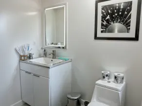 𝓑𝓪𝓻𝓽𝓸𝓷 𝓑𝓵𝓲𝓼𝓼 Townhouse Elegant Escape - Image 4