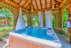 Lake Front Luxury Home w/Hot Tub & Fire Pit - Image 2