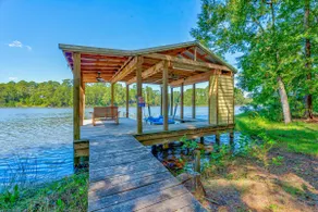 Lake Front Luxury Home w/Hot Tub & Fire Pit - Image 5