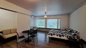 One bedroom in a detached house - Image 2