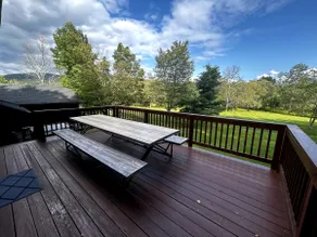 Pondside Retreat: Views & Vibes - Image 4
