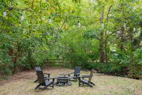 Log Cabin: Cozy Creekside Cabin in Great Location - Image 3