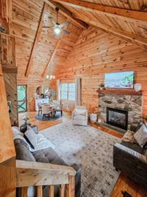 Log Cabin: Cozy Creekside Cabin in Great Location - Image 2