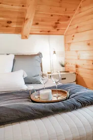 Log Cabin: Cozy Creekside Cabin in Great Location - Image 4