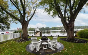 Charming Hideaway By The Water - Image 2