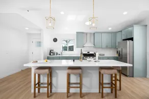 Stylist home close to beach - Image 3