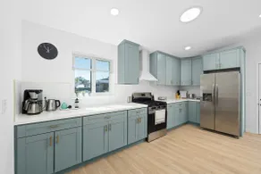Stylist home close to beach - Image 2