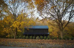 The Creek House: Waterfront with Hot Tub & E-bikes - Image 3