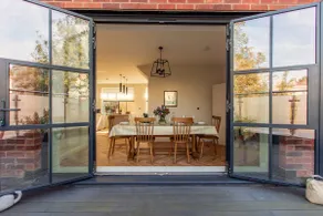 Bright open plan living - Bath - Free Parking - Image 4