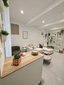 Family home with hot tub - Image 3