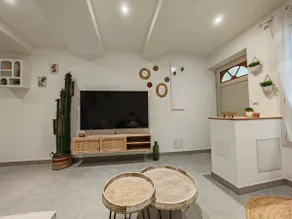Family home with hot tub - Image 5