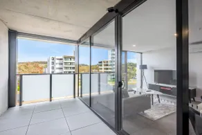 Modern 1BR Apartment | Pool, Gym & Westfield Walk - Image 5