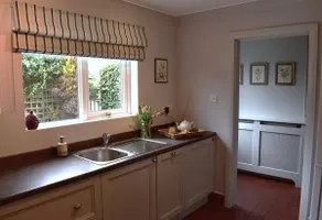 Traditional stone cottage - Image 3