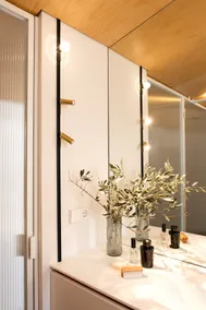 Designer penthouse with views - Image 5